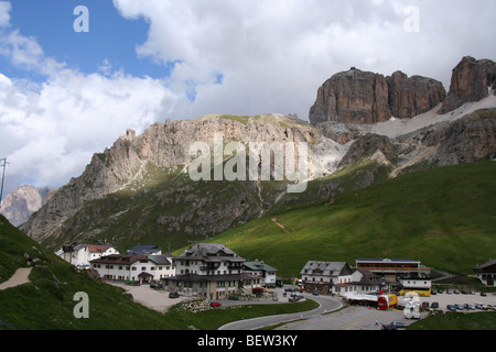 Passo Pordoi Dolomites italiennes dans l'été Banque D'Images