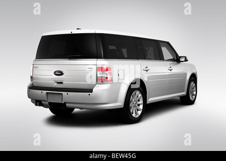 2010 Ford Flex SEL en argent - vue d'angle arrière Banque D'Images