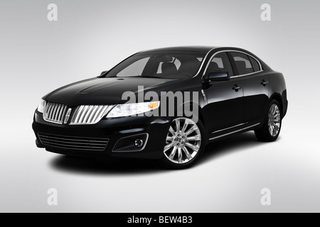 2010 Lincoln MKS dans noir - angle de vue avant Banque D'Images