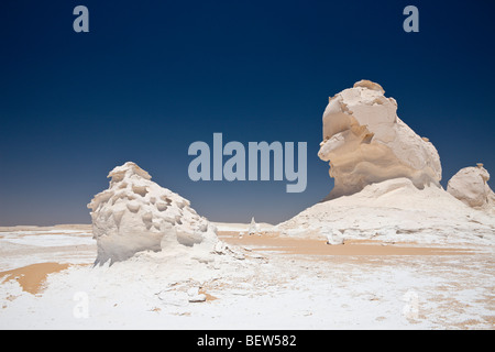 Formations de calcaire dans le parc national du Désert Blanc, Désert de Libye, Egypte Banque D'Images