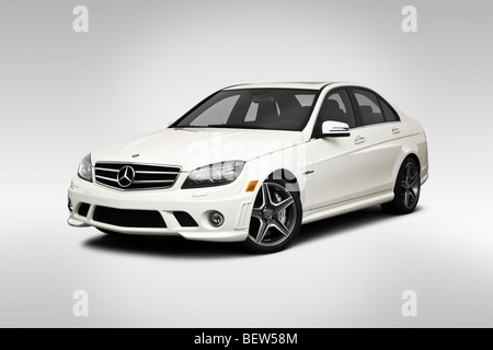 2010 Mercedes-Benz C-Class C63 AMG en blanc - angle de vue avant Banque D'Images