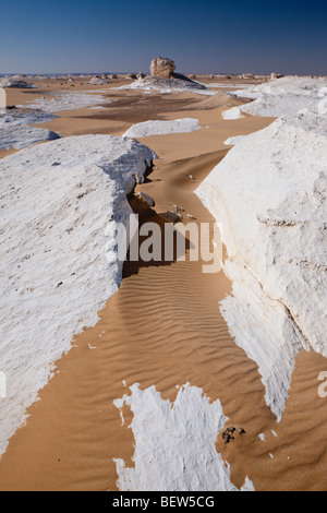 Formations de calcaire dans le parc national du Désert Blanc, Désert de Libye, Egypte Banque D'Images