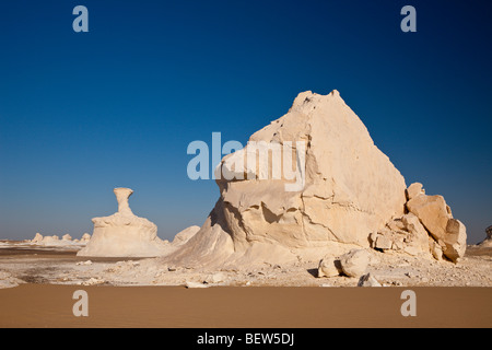 Formations de calcaire dans le parc national du Désert Blanc, Désert de Libye, Egypte Banque D'Images