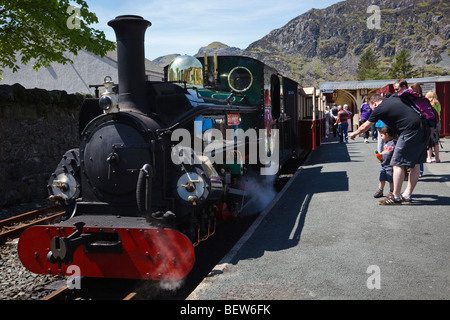 Narrow Gauge steam engine à Blaenau Ffestiniog Railway station, Ffestiniog, au Pays de Galles Banque D'Images