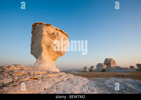 Formations dans le parc national du Désert Blanc, Désert de Libye, Egypte Banque D'Images