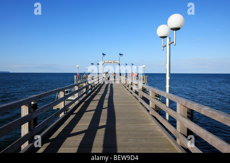 Pier de la ville thermale de la mer Baltique Binz, Rugia, Allemagne, point de fuite Banque D'Images