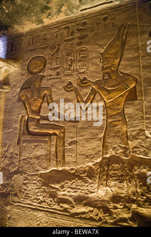 Soulagement dans petit Hathor Temple de Nefertari, Abu Simbel, Egypte Banque D'Images