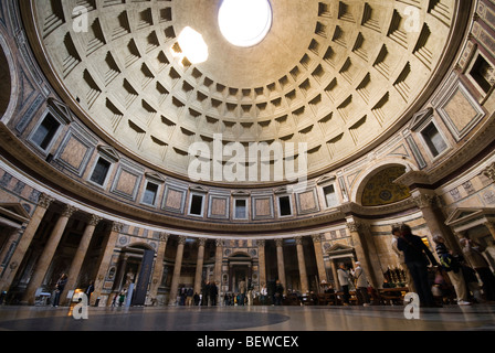 Vue de l'intérieur du panthéon avec Dome, prise grand angle Banque D'Images