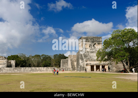 La construction du Temple à la ruine Maya site de Chichen Itza, Yucatan, Mexique Banque D'Images