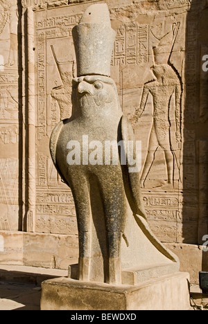 Statue d'un pèlerin au Temple d'Horus, Edfou, Egypte, close-up Banque D'Images