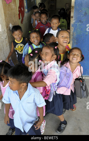 L'école en kuna Playon Chico dans les îles San Blas Panama Banque D'Images