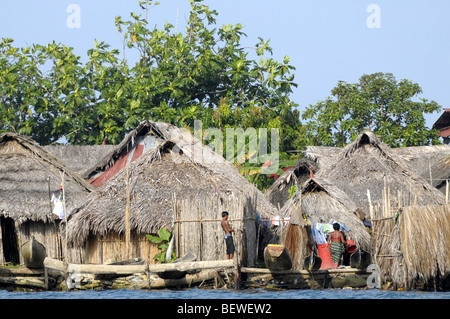 Le Viilage Playon Chico sur dans les îles San Blas Panama Banque D'Images