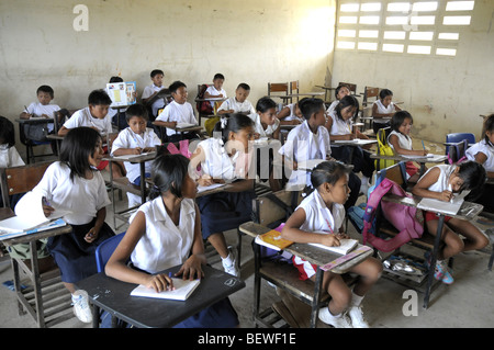 L'école en kuna Playon Chico dans les îles San Blas Panama Banque D'Images