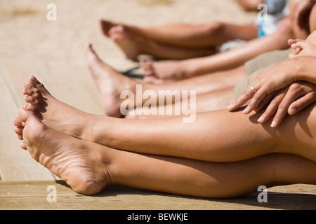 Les jambes du spectateur à la Movistar Ocean & Earth Pro surf WQS 09 tournoi. Banque D'Images