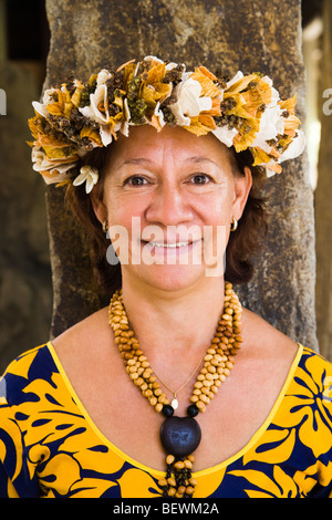 Portrait d'une femme en costume traditionnel Polynésien, Papeete, Tahiti, Polynésie Française Banque D'Images