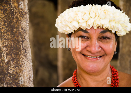 Portrait of a woman smiling, Papeete, Tahiti, Polynésie Française Banque D'Images