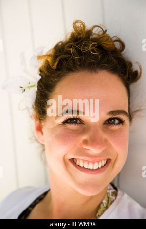 Portrait of a woman smiling, Tahaa, Tahiti, Polynésie Française Banque D'Images