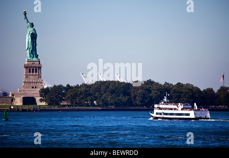 Ferry pour la Statue de la Liberté Banque D'Images