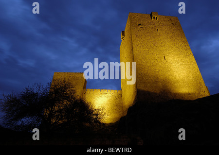 Le château de Santa Catalina au crépuscule, ancien forteresse maure maintenant un Parador de Turismo (hôtel). Jaen. Andalousie, Espagne Banque D'Images