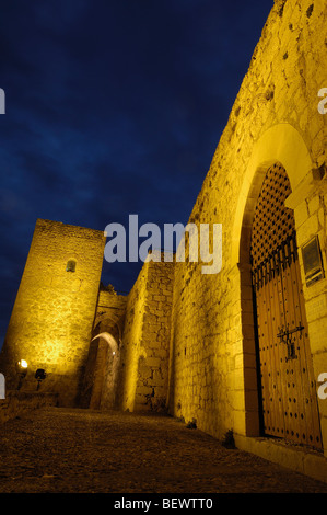 Le château de Santa Catalina au crépuscule, ancien forteresse maure maintenant un Parador de Turismo (hôtel). Jaen. Andalousie, Espagne Banque D'Images