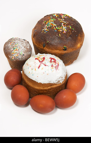 Gâteau de Pâques et oeufs de pâques Banque D'Images