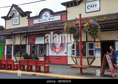 Fresque de Billy Thomas sur mur de boutique, de Chemainus, de l'île de Vancouver, BC, Canada Banque D'Images