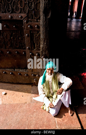 La vie à la mosquée Jama Masjid, Old Delhi, Inde. Banque D'Images