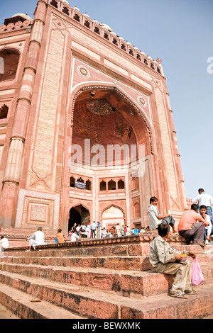 La vie à la mosquée Jama Masjid, Old Delhi, Inde. Banque D'Images