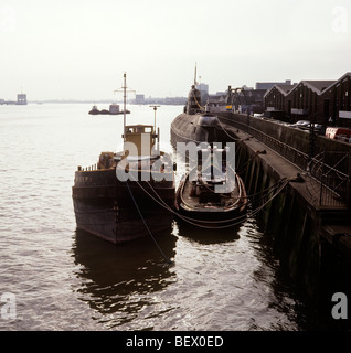 Royaume-uni, Angleterre, Londres, sous-marin russe amarré sur la Tamise près de Barrier Banque D'Images