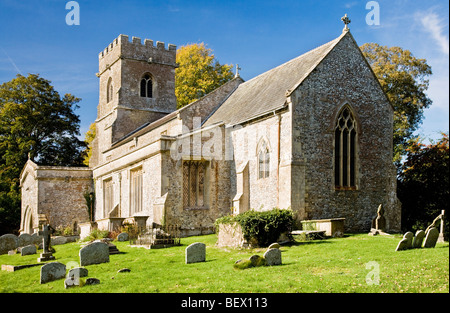 Anglais typique de l'église cathédrale saxonne à Ogbourne St George St.George un village de campagne dans le Wiltshire, England, UK Banque D'Images