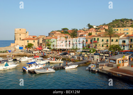 Isola del Giglio, vue de Giglio Porto Banque D'Images