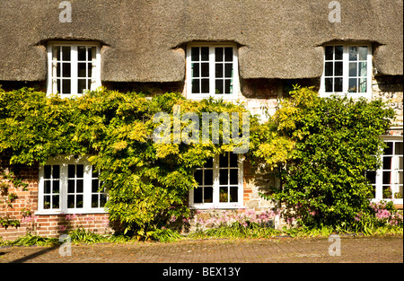 Chaumière typiquement anglais à Ogbourne St George dans le Wiltshire, England, UK Banque D'Images