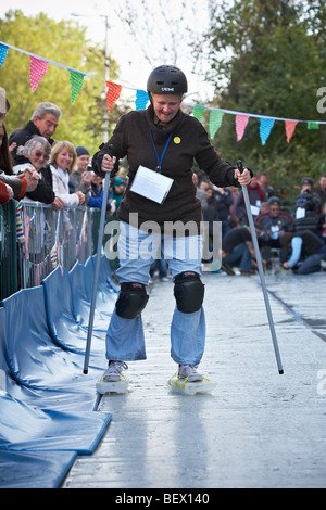 Ski Surbiton Dimanche Octobre 2009 Le conseiller Liz Green participe. Banque D'Images