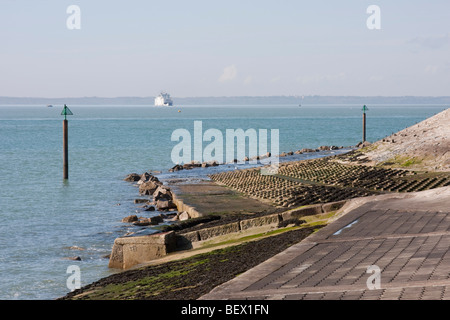 Les défenses de la mer près de Portsmouth, Angleterre, Royaume-Uni. Banque D'Images