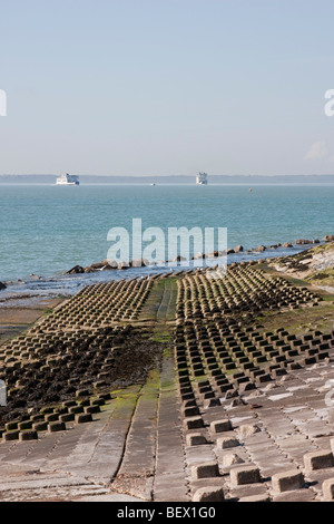 Les défenses de la mer près de Portsmouth, Angleterre, Royaume-Uni. Banque D'Images