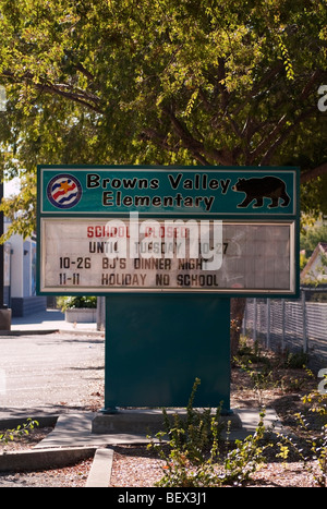 Browns Valley Elementary School fermé après un 6 ans, élève de 1ère classe est mort de la grippe porcine chez Napa, Californie. Banque D'Images