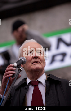 Tony Benn parle au rassemblement anti guerre Banque D'Images