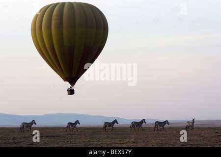 Montgolfière sur le Masai Mara National Reserve, Kenya Banque D'Images