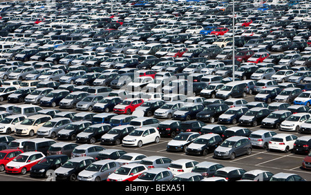 L'attente pour l'exportation . Nouvelles voitures chez Volkswagen AG à Wolfsburg Banque D'Images