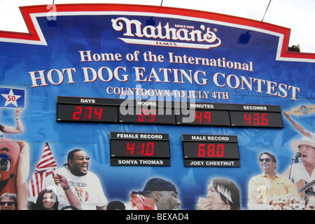 Nathans hot dog eating contest signe, Coney Island, New York. Banque D'Images