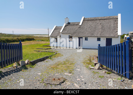 Chaumière à Claddaghduff utilisé comme une maison de vacances, le Connemara en Irlande Banque D'Images