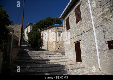 Maisons traditionnelles en pierre et des rues escarpées à pano lefkara république de Chypre Europe Banque D'Images