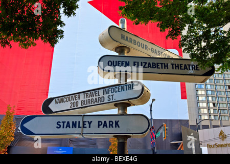 Les panneaux d'orientation dans le centre-ville de Vancouver, Colombie-Britannique, Canada. Banque D'Images