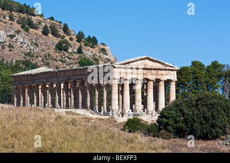 Le temple de Ségeste, en Sicile, en vue du sud-est. Banque D'Images