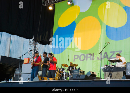 Stanley Clarke, Marcus Miller et Victor Wooten effectuant au Festival de Jazz de Pori Finlande Europe 2009 Banque D'Images