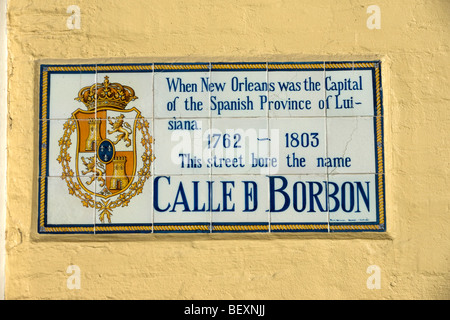 Sol carrelé Bourbon Street sign en espagnol (Calle de Bourbon), La Nouvelle-Orléans, Louisiane LA, USA Banque D'Images