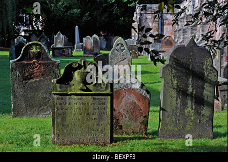 Dix-neuvième siècle, pierres tombales . Église de Saint-laurent , dans Appleby Westmorland , Lozère , Angleterre , Royaume-Uni , Europe Banque D'Images