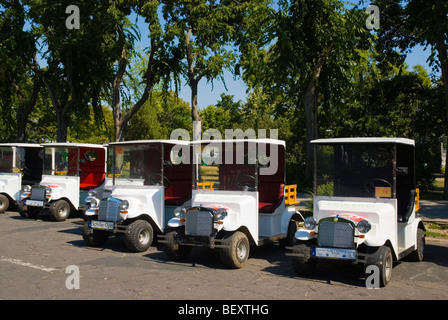 Location de voiturettes sur Margaret Island waterfront Budapest Hongrie Europe Banque D'Images