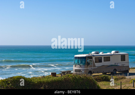 camping-car RV le long de la côte nord de la Californie près de Mendocino. Banque D'Images