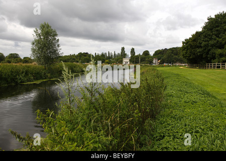 La rivière Parrett à Langport. Partie d'une zone qui est dans la région de Somerset Carex Moor Banque D'Images